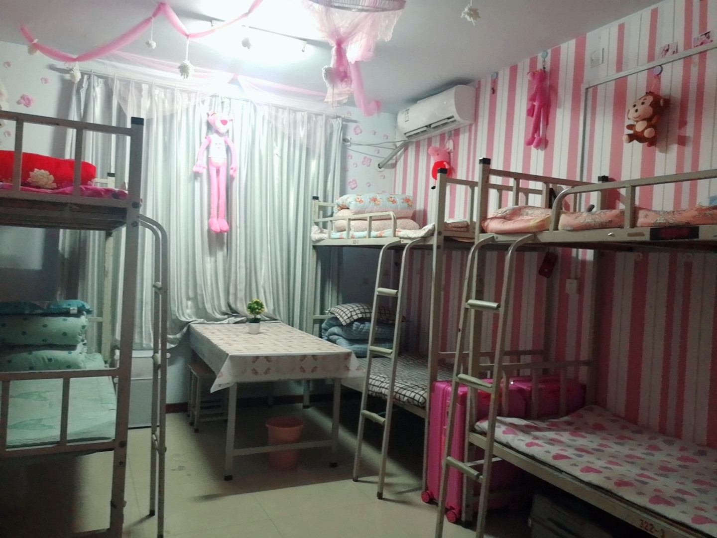 河南护理学院的女寝室图片