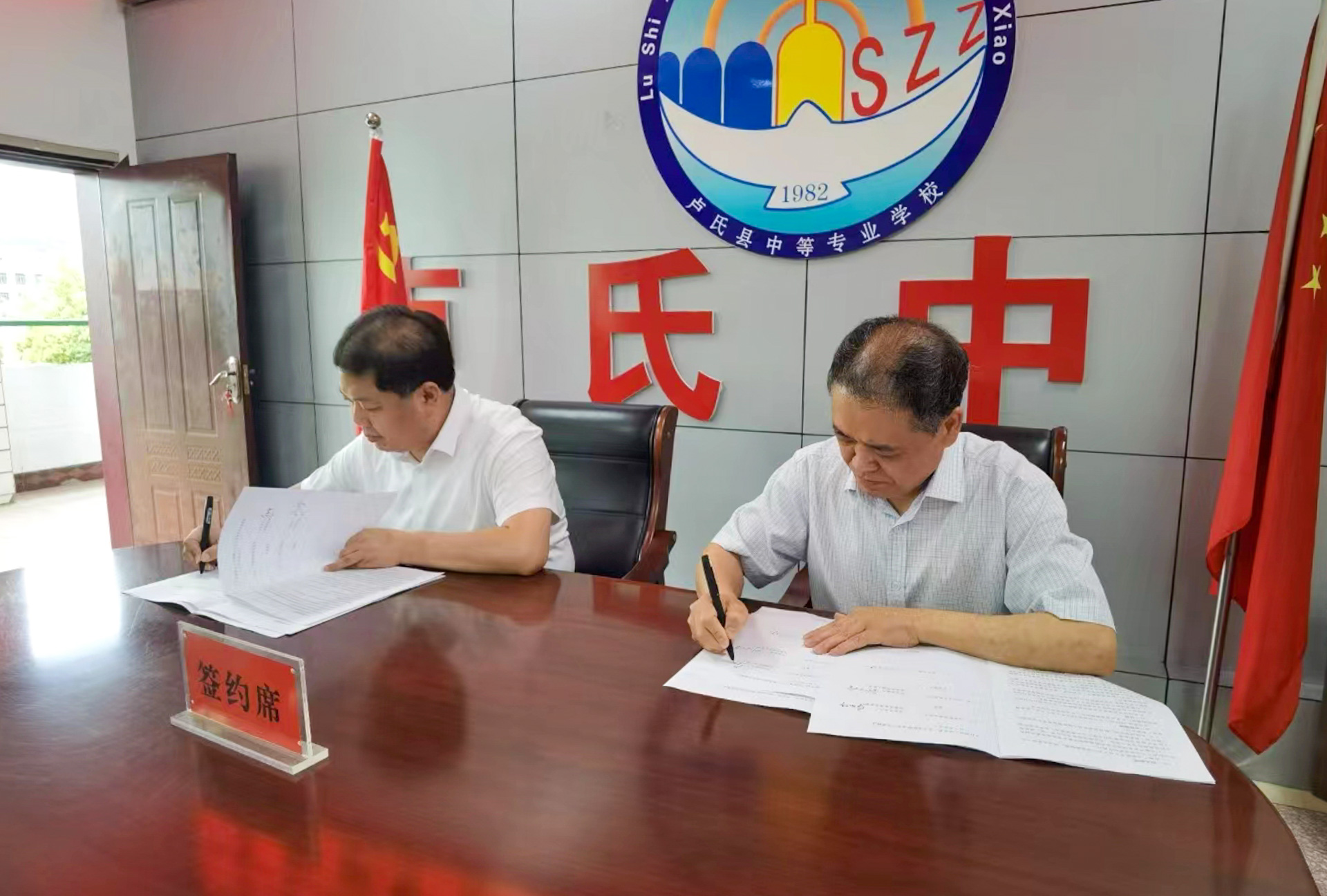 7f6ac9c7ef3e42ae8d603309754fec77.jpg 7f6ac9c7ef3e42ae8d603309754fec77.jpg