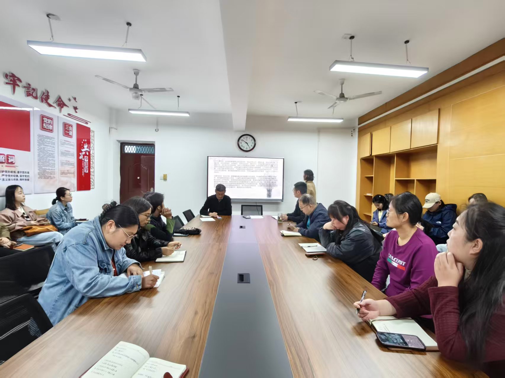 f273de4ca43346d48e08f9059b1ae98b.jpg f273de4ca43346d48e08f9059b1ae98b.jpg