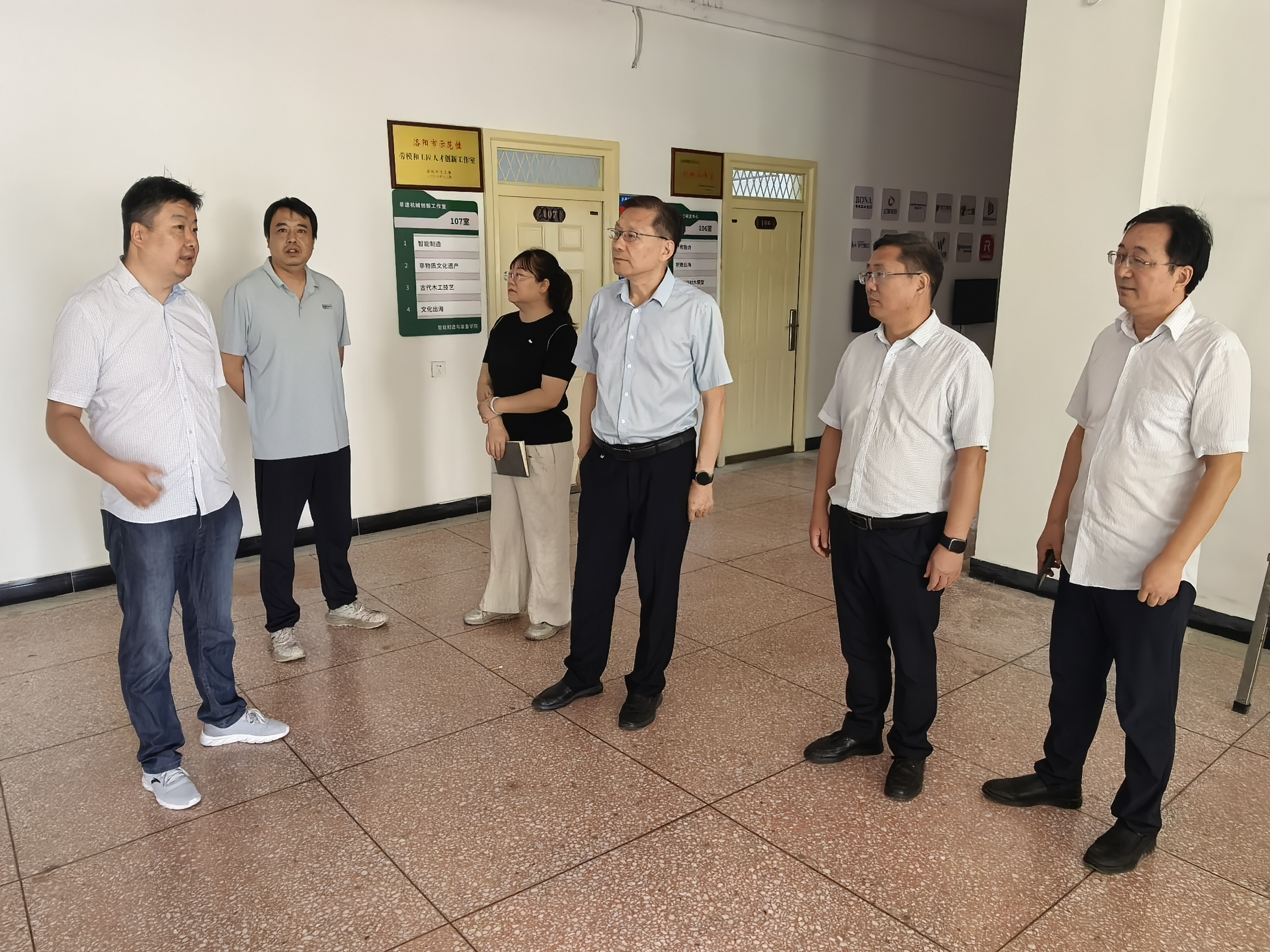 adb50ad391c24632a75a9902b926626e.jpg