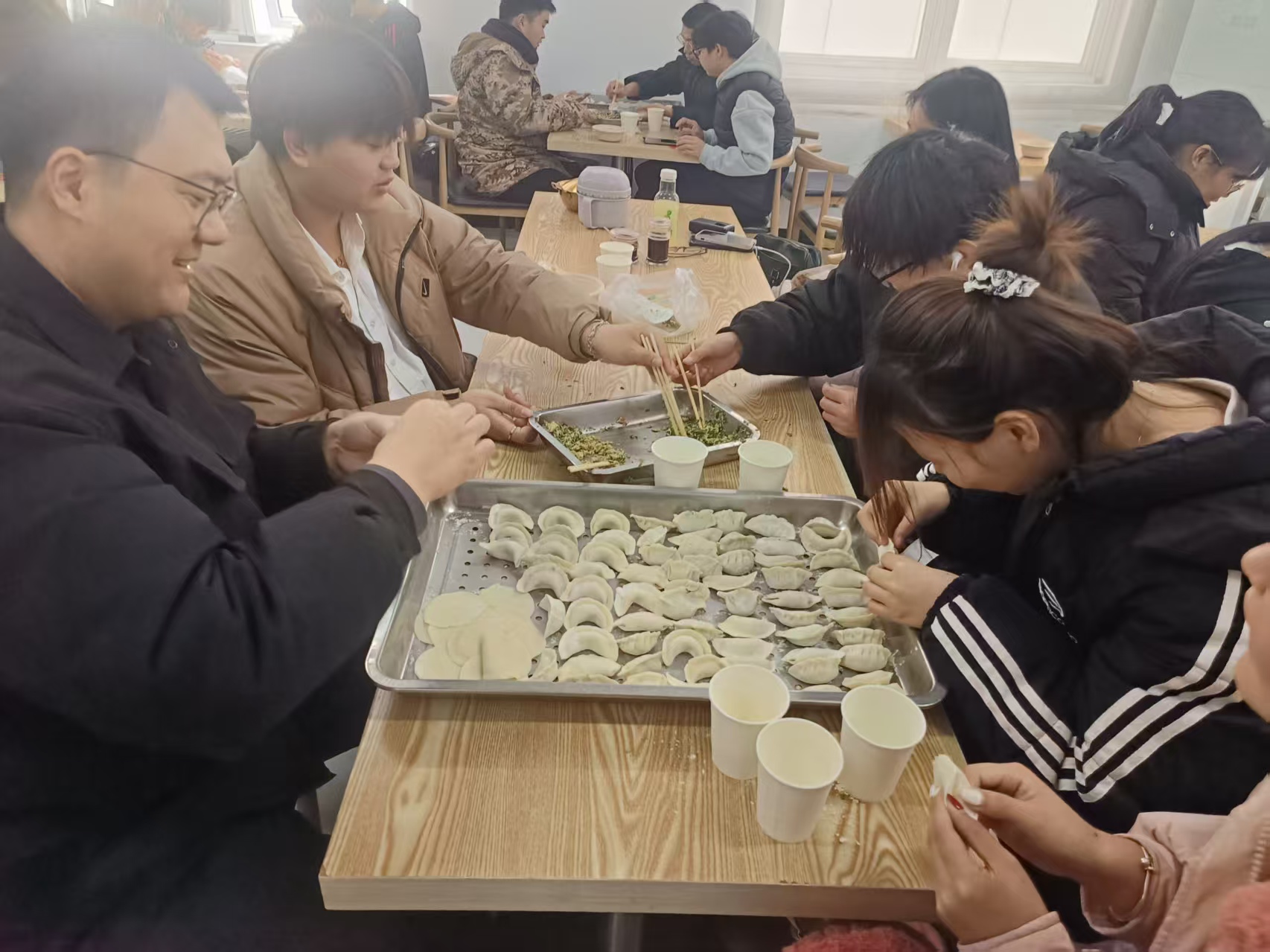 6b9b3bdcd86546a18b7fff7e0dad8de3.jpg 6b9b3bdcd86546a18b7fff7e0dad8de3.jpg