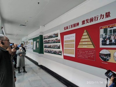 我院组织教职工代表赴洛阳卷烟厂劳模创新工作室参观学习