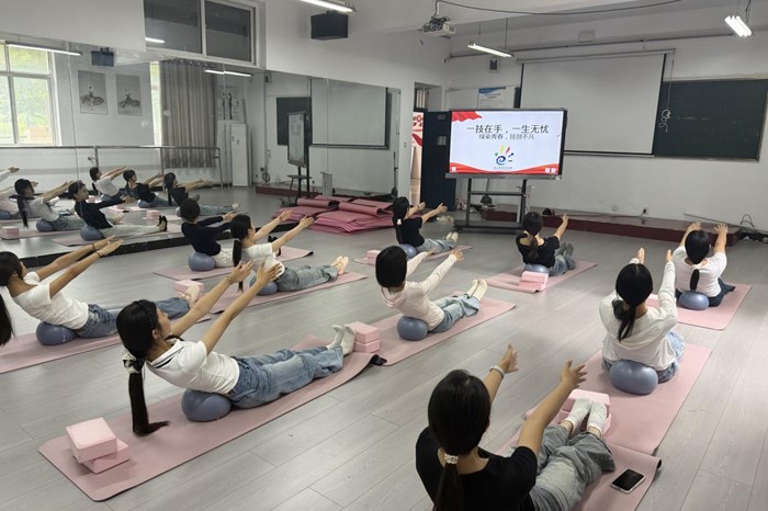 河南林业职业学院职教周 空中乘务专业形体训练专项培优集训圆满开展