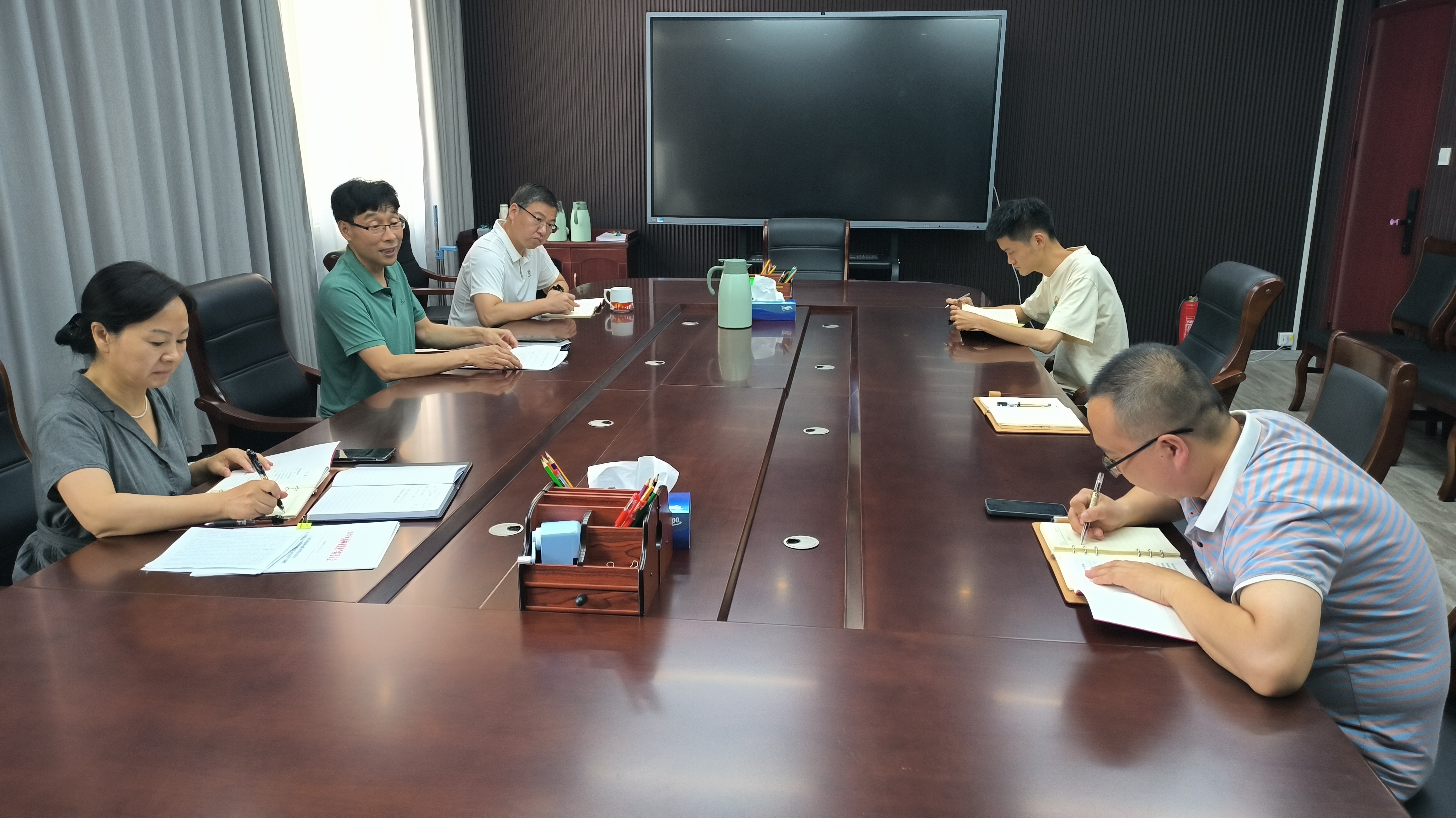 计划财务处党支部开展党纪学习教育第二次集中学习研讨