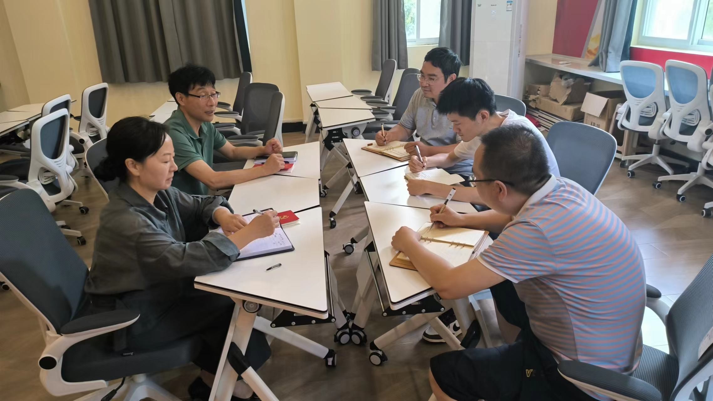 计划财务处党支部开展党纪学习教育第三次集中学习研讨