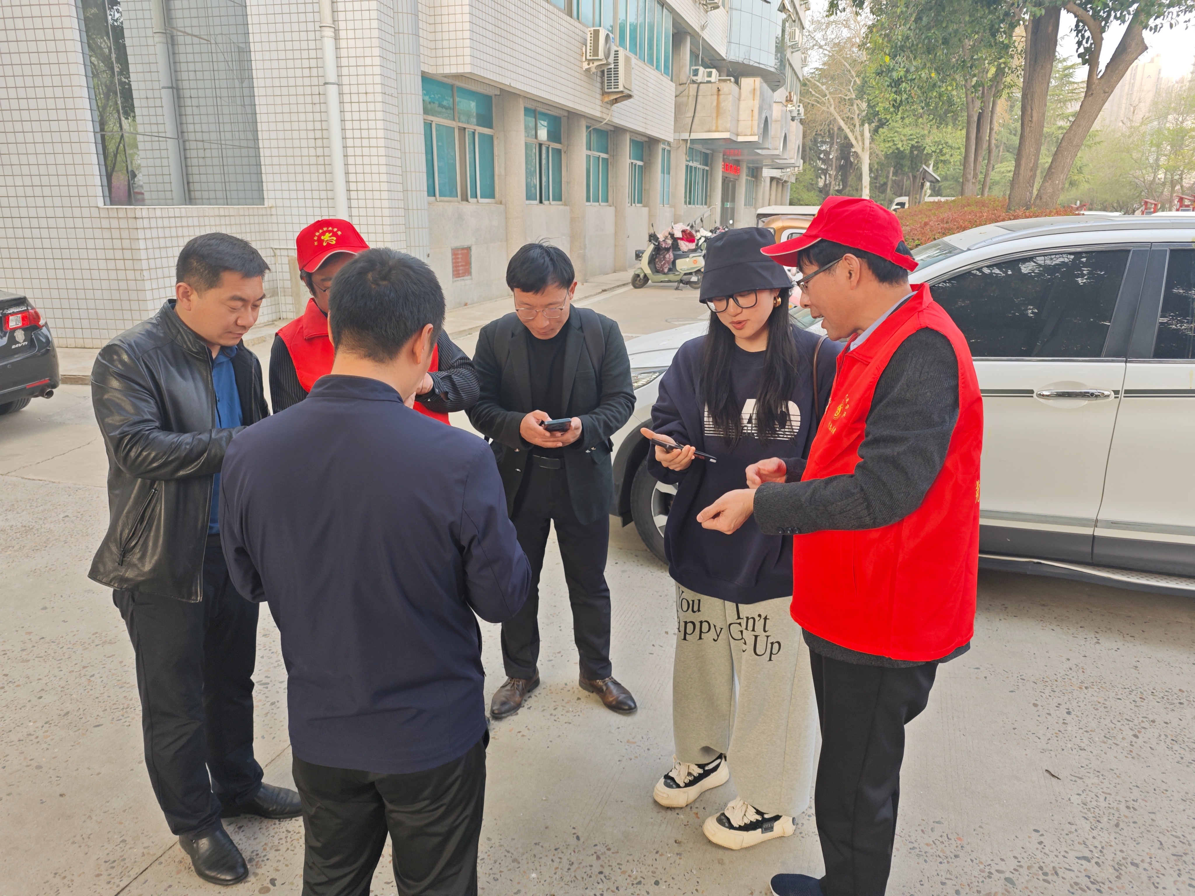 计划财务处举办“一对一教您个税退税”志愿活动