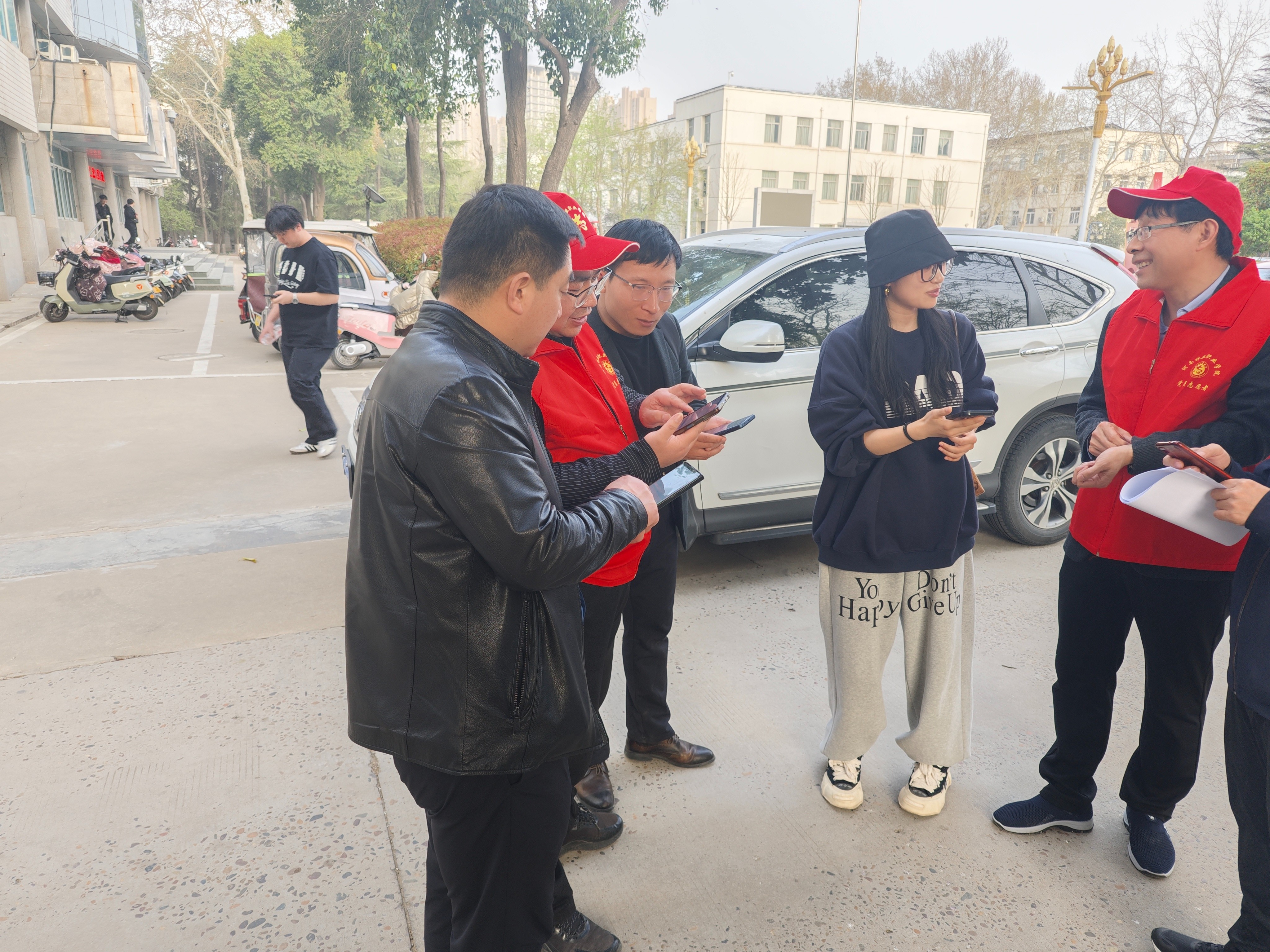 计划财务处举办“一对一教您个税退税”志愿活动