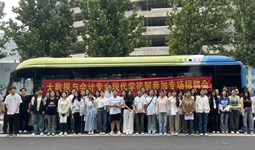 经济与管理学院师生参与伊滨区夜市招聘会