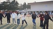 青春爱运动—传呀传，传呼啦圈。
