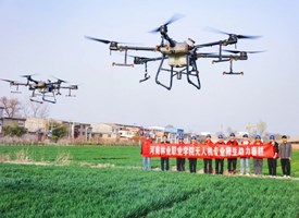 【澎湃新闻】把课堂开到田间地头！河南林业职业学院无人机专业师生助力春耕
