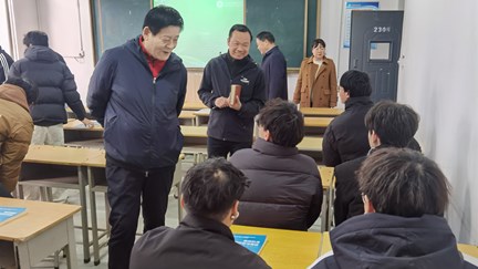 校领导分组巡查2026年春季新学期开学上课秩序