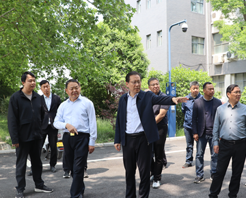 校长陈红卫带队开展“五一”节前校园安全专项检查工作