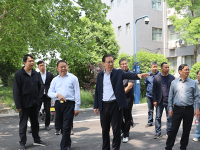 校长陈红卫带队开展“五一”节前校园安全专项检查工作