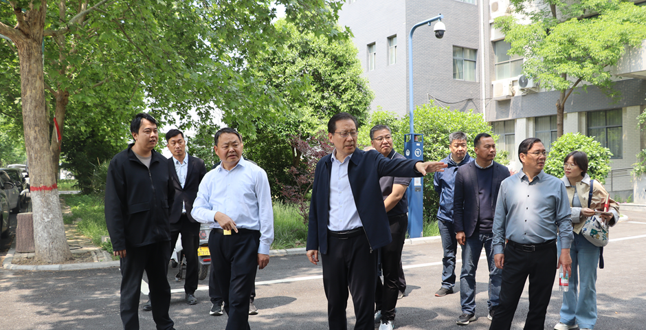 校长陈红卫带队开展“五一”节前校园安全专项检查工作