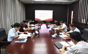 校党委理论学习中心组召开“靠什么树政绩”专题学习研讨会