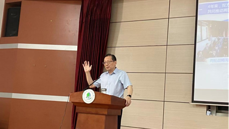 陈红卫校长为旅游与食品学院学生讲授思政课