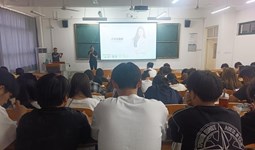 商务学院携手丝域养发开展“服务营销进课堂”活动