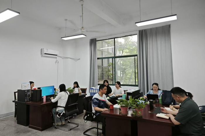 筑牢安全防线 护航实训教学——商务学院各教研室开展第10周业务学习
