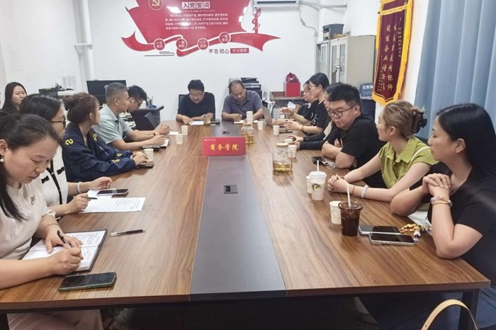 深化校企合作 共育商务英才　—商务学院举办2026年实习动员大会暨就业实习双选会