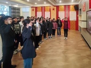 信艺系学工党支部召开预备党员宣誓大会