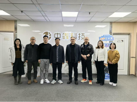 深化产教融合 共谋发展新篇 ——信息工程学院赴中犇科技有限公司开展考察交流