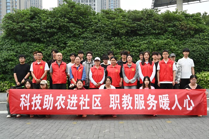 科技服务下乡 扮靓游园绿化