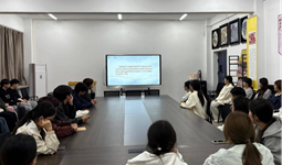 艺术学院组织师生观看高校党组织示范微党课