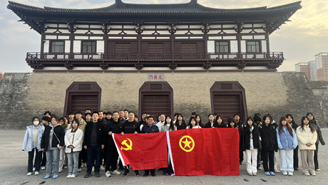 中专部直属党支部开展 “传承历史基因，凝聚青春力量”主题党日活动